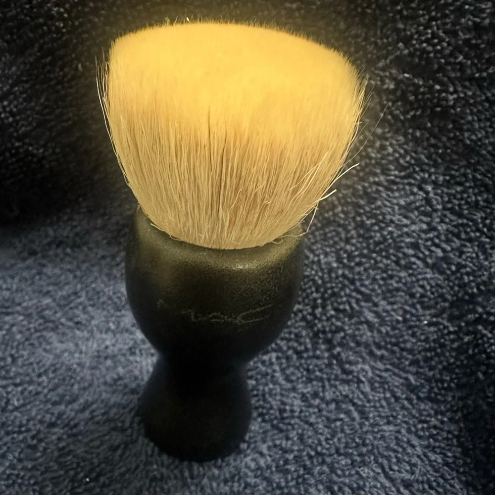 Authentic MAC 180 Kabuki Makeup Brush SOLD! - Picture 1 of 8